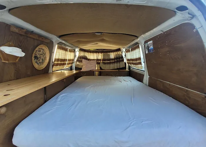 カプセルホテル Lofoten Backyard, Super Hi-ace 4x4, Good Only! スヴォルヴァール